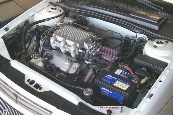 Very clean engine compartment!.